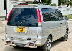 Toyota Noah 2001 Silver