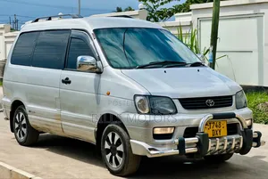 Toyota Noah 2001 Silver