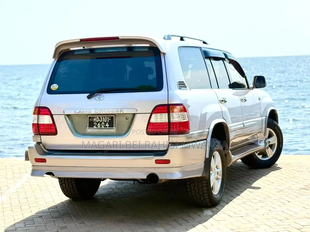 Toyota Land Cruiser 1998 White