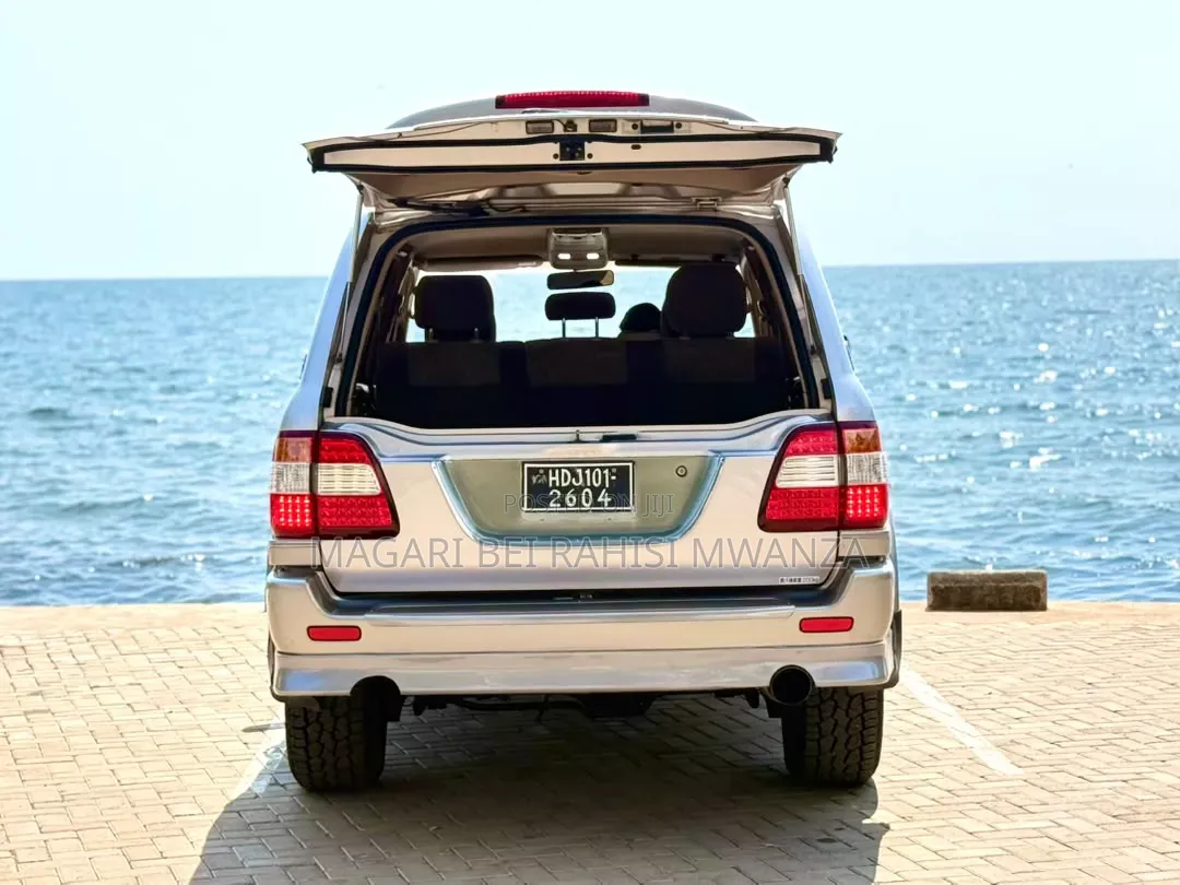 Toyota Land Cruiser 1998 White