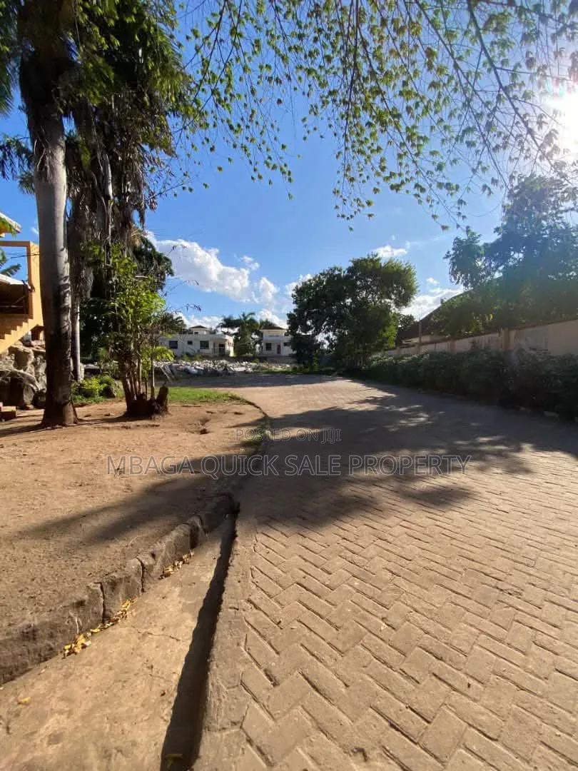 Plot Suitable for Apartment for Sale at Oyster Bay