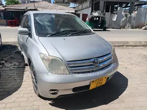 Toyota IST 2003 Silver