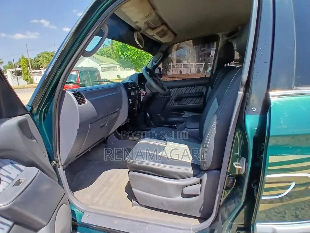 Toyota Land Cruiser Prado 2001 Gray