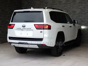 Toyota Land Cruiser LC300 2023 White