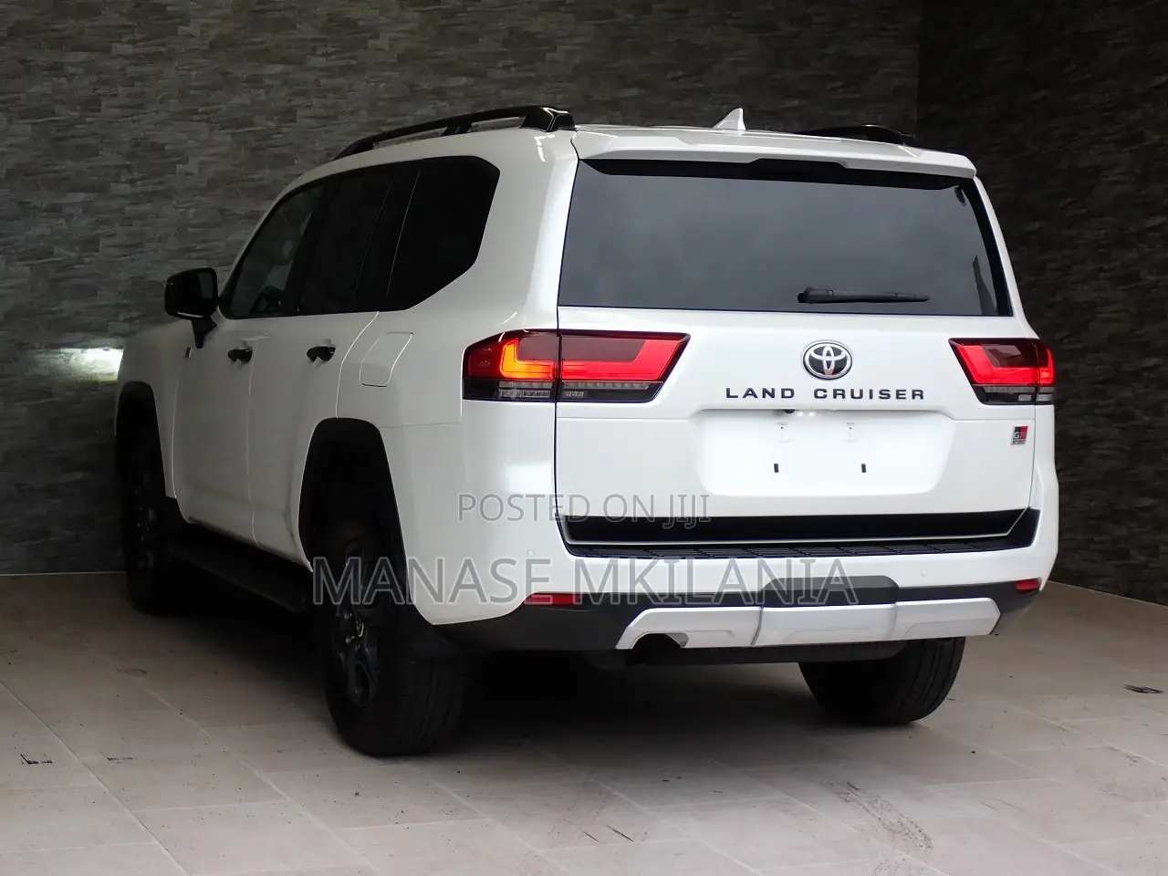 Toyota Land Cruiser LC300 2023 White