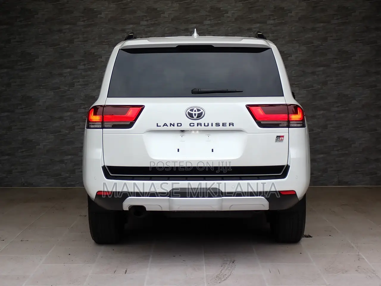 Toyota Land Cruiser LC300 2023 White