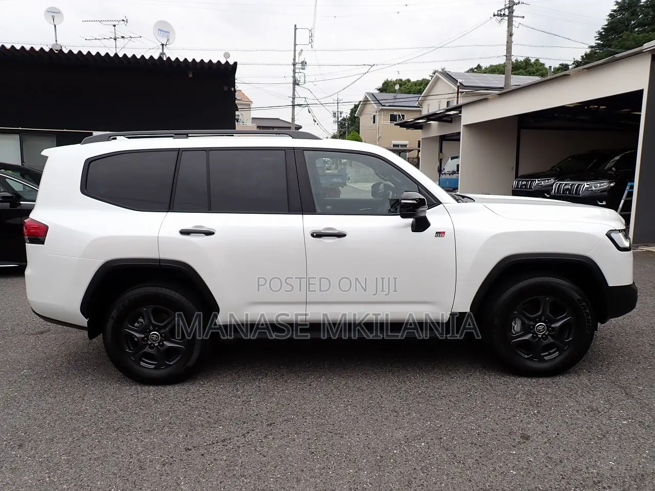 Toyota Land Cruiser LC300 2023 White