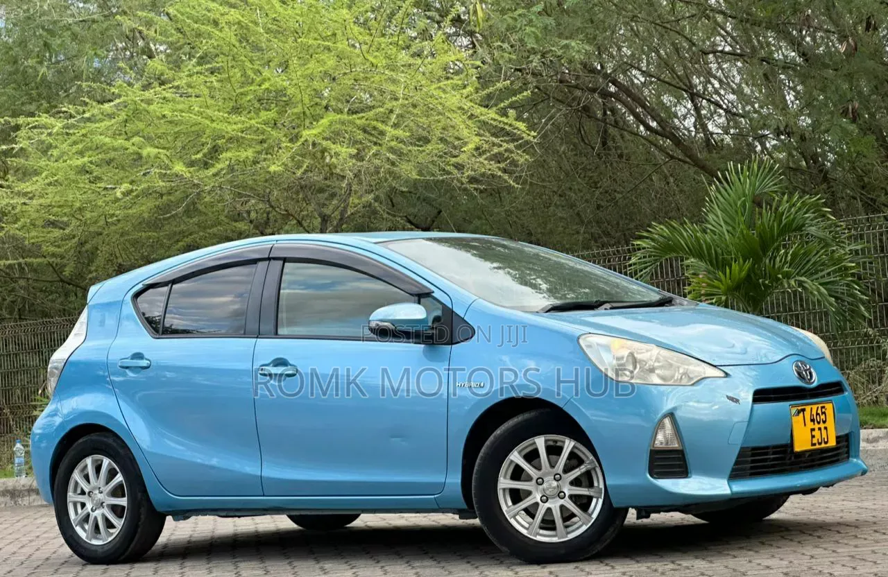 Toyota Aqua 2013 Blue