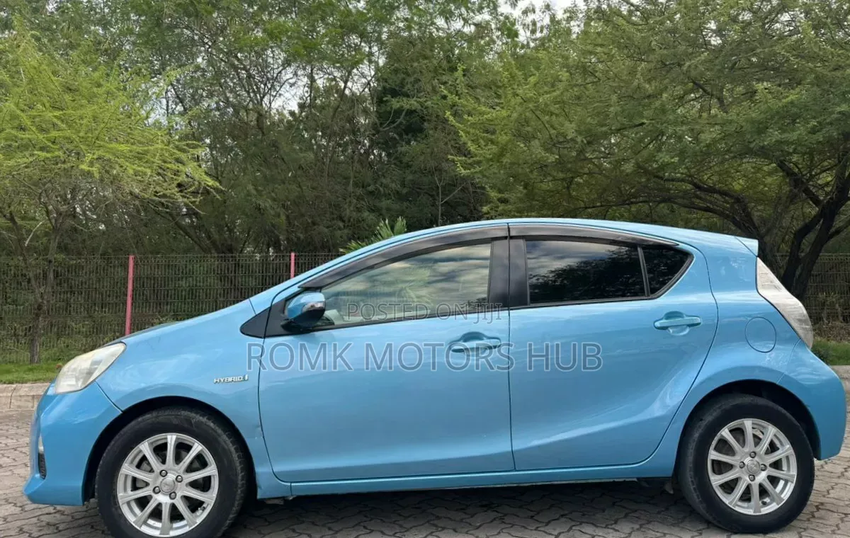 Toyota Aqua 2013 Blue