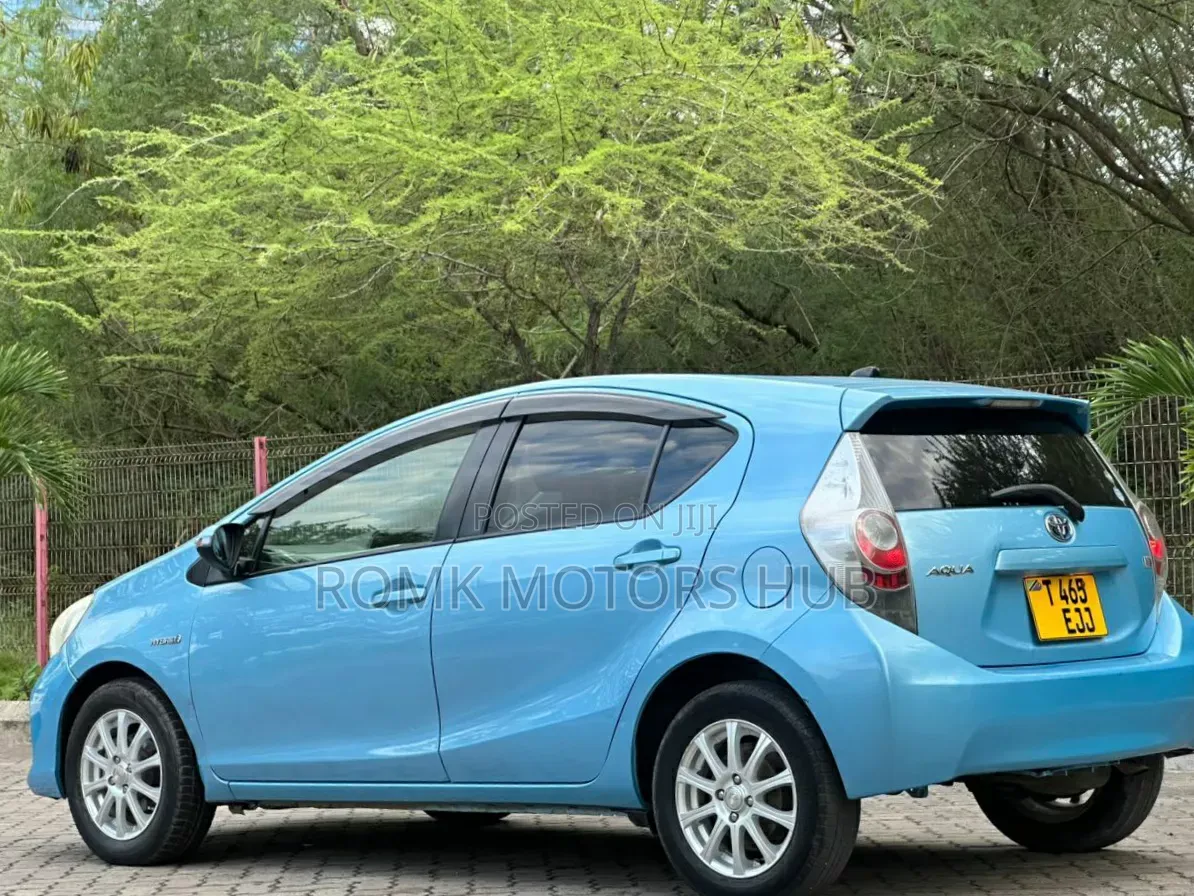 Toyota Aqua 2013 Blue