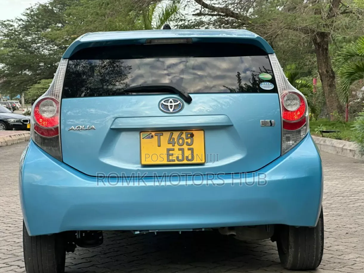 Toyota Aqua 2013 Blue