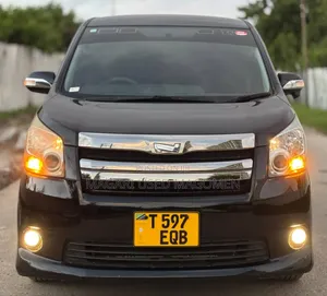 Toyota Noah 2.0 143hp AWD (7 Seater) 2008 Black