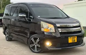 Toyota Noah 2.0 143hp AWD (7 Seater) 2008 Black