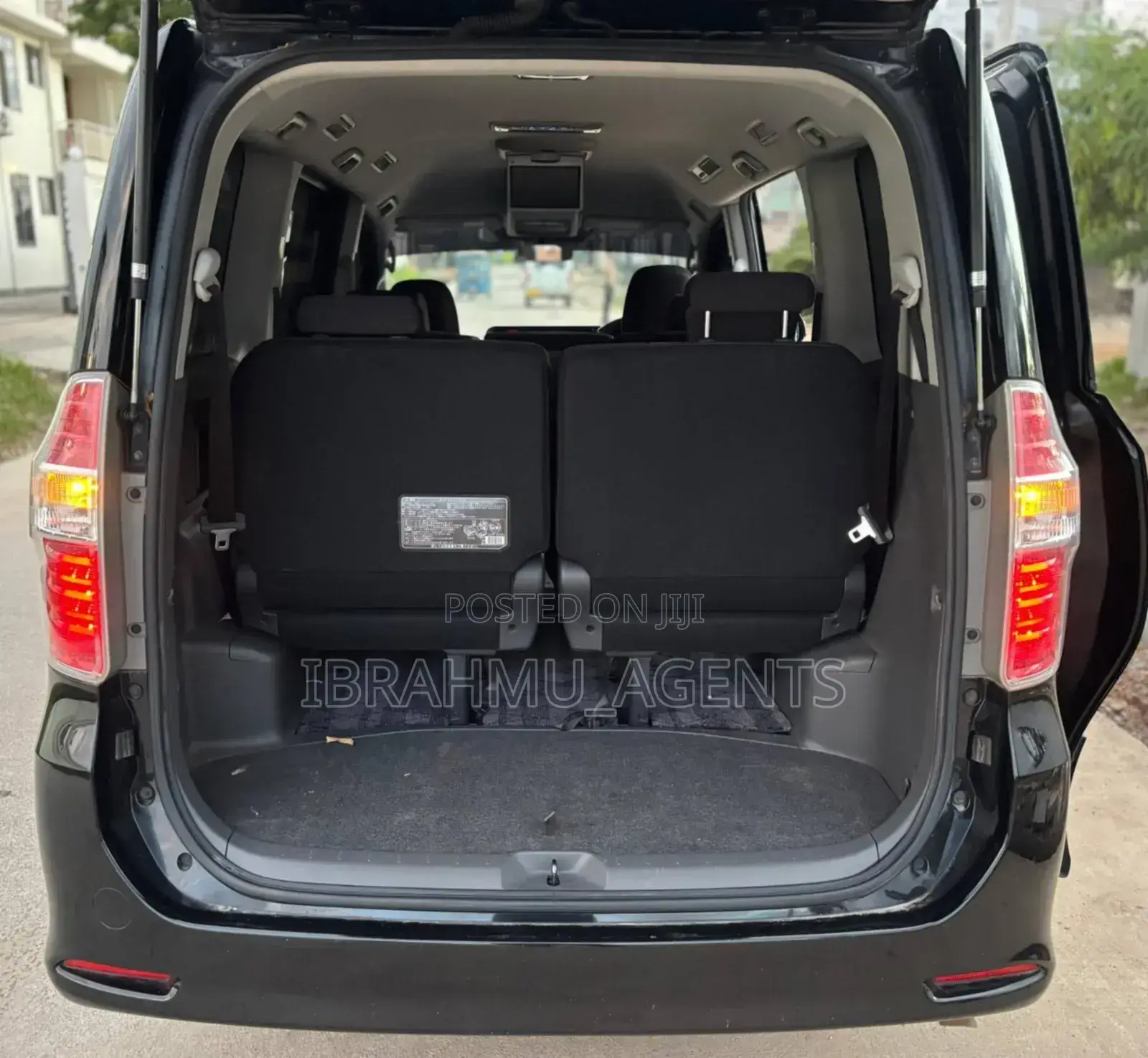 Toyota Noah 2.0 143hp AWD (7 Seater) 2008 Black