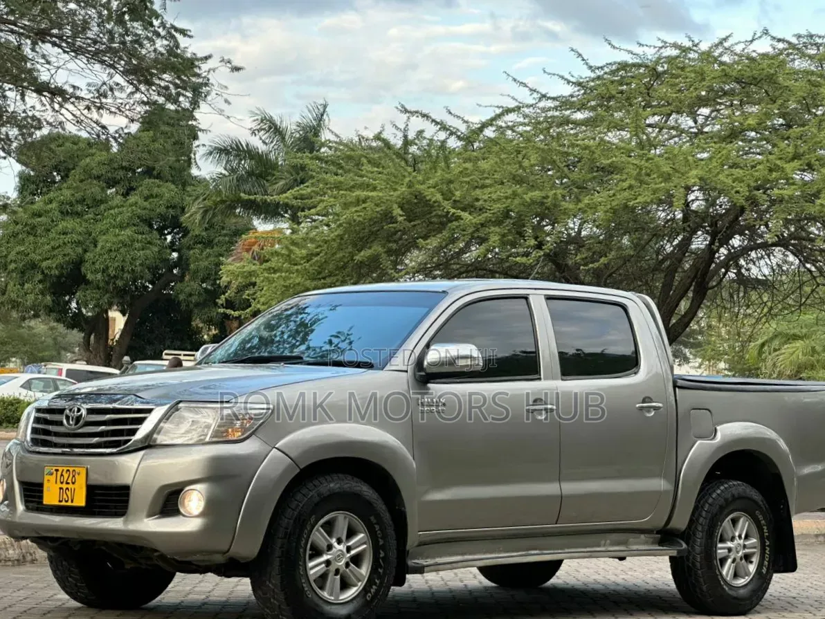 Toyota Hilux 2015 Silver