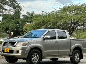 Toyota Hilux 2015 Silver
