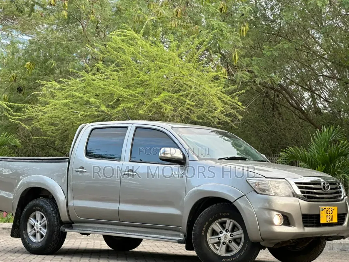 Toyota Hilux 2015 Silver
