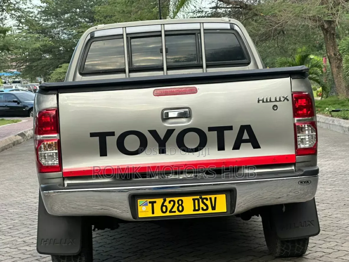 Toyota Hilux 2015 Silver