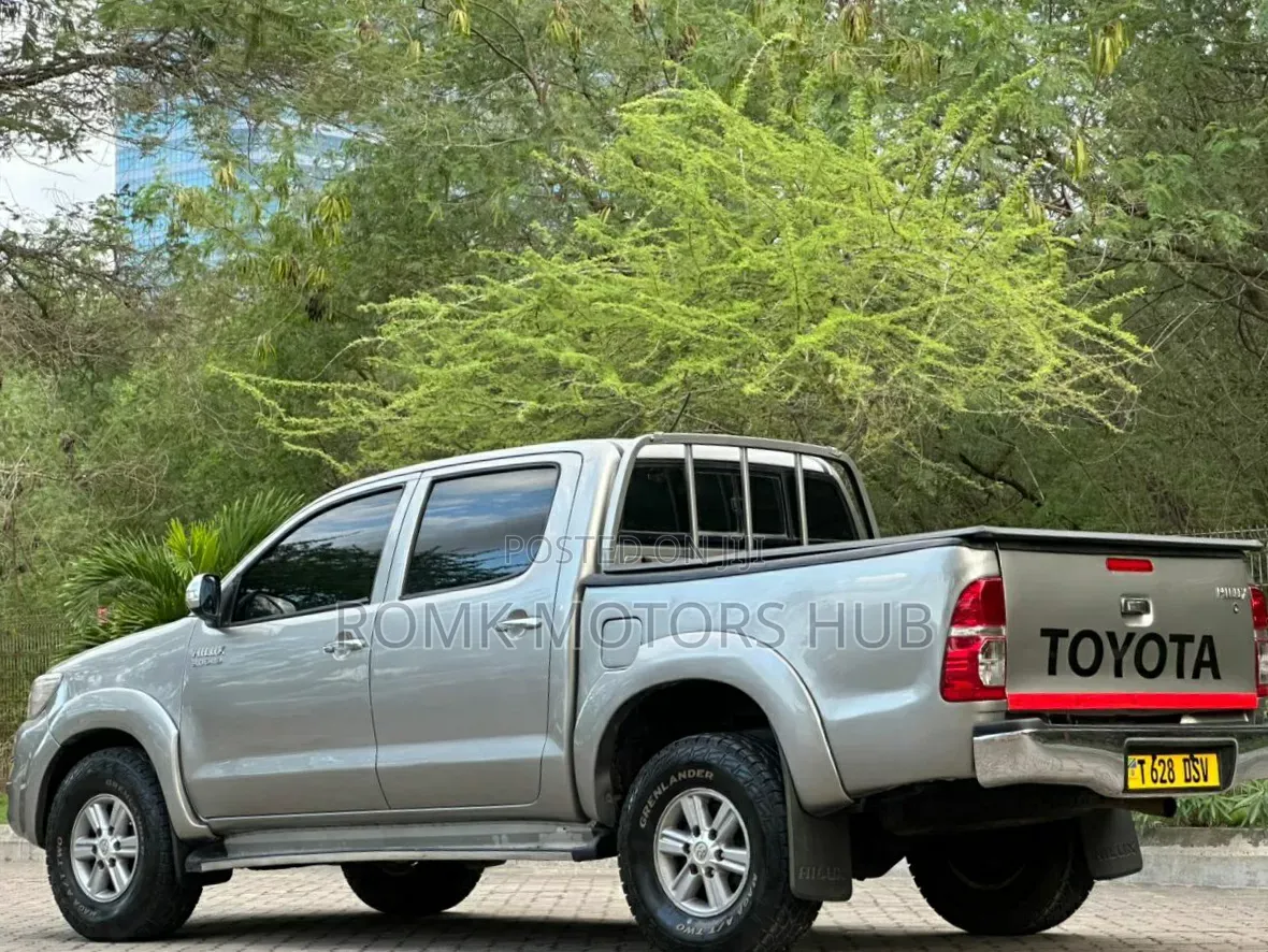 Toyota Hilux 2015 Silver