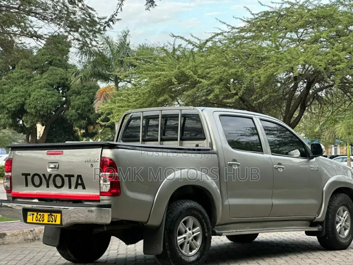 Toyota Hilux 2015 Silver
