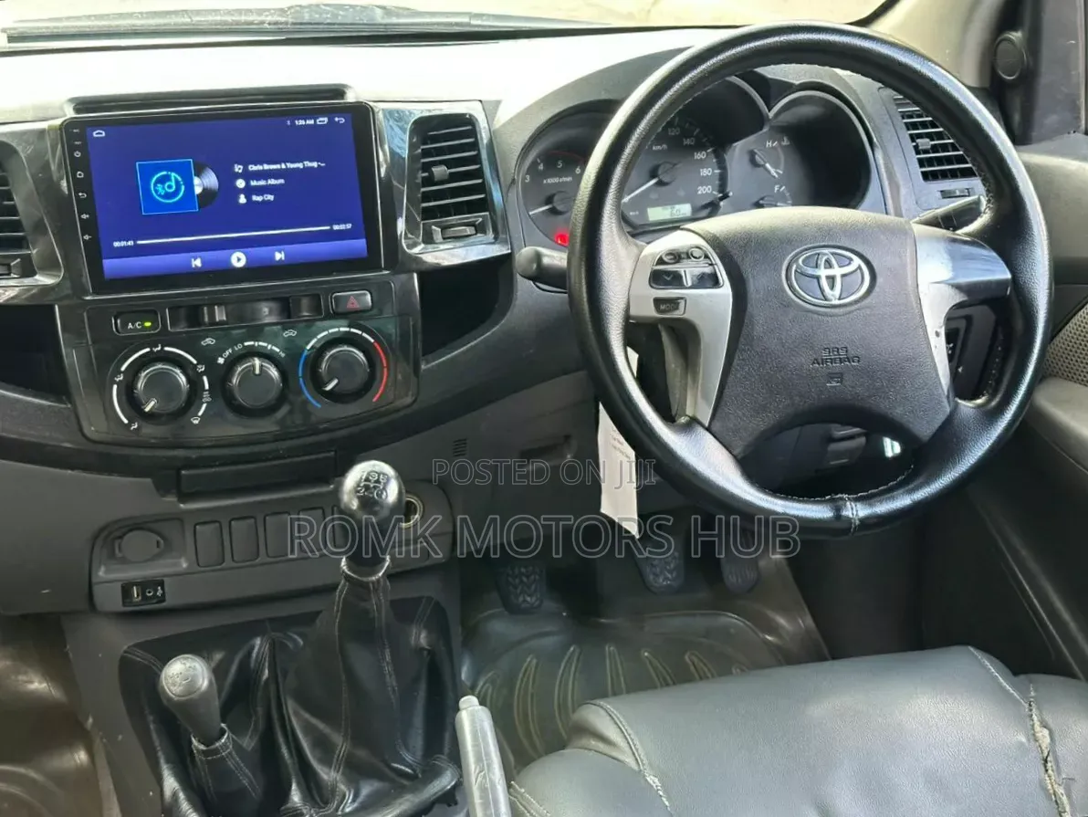 Toyota Hilux 2015 Silver
