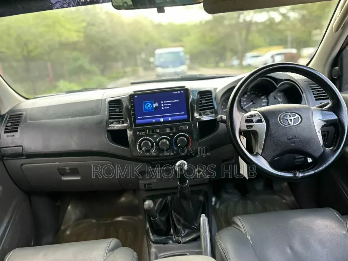 Toyota Hilux 2015 Silver