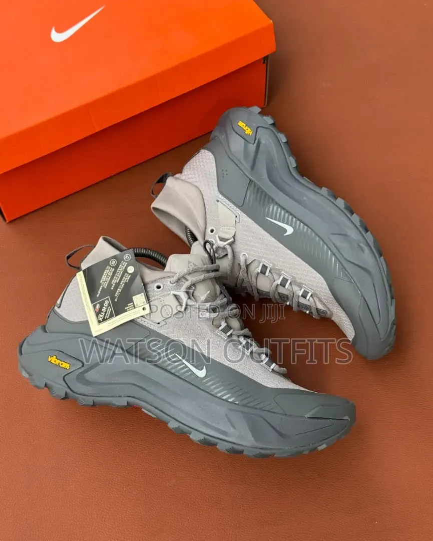 Goretex Vibrant Men's Leather Shoes Materials Class A