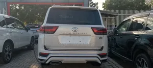 Toyota Land Cruiser 2024 White