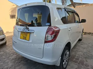 Toyota Ractis 2009 White