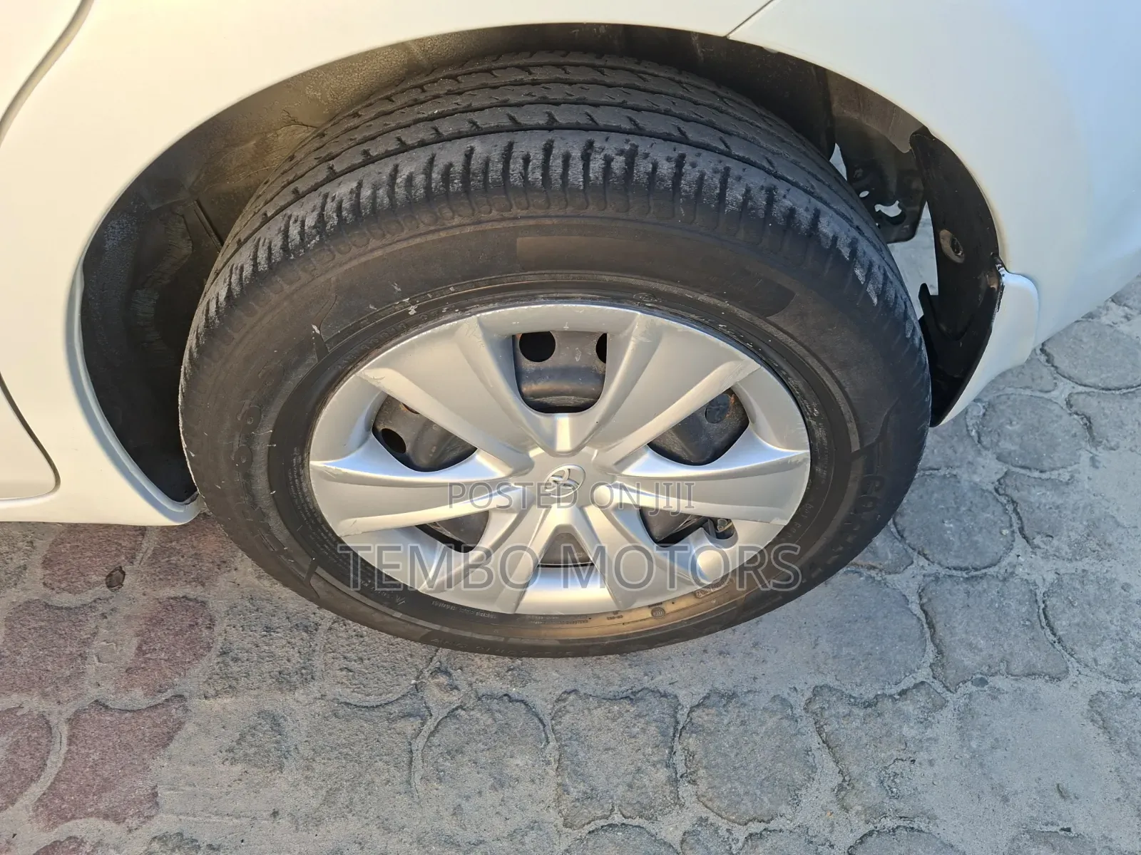 Toyota Ractis 2009 White