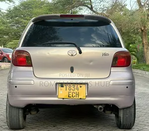 Toyota Vitz 2002 Silver