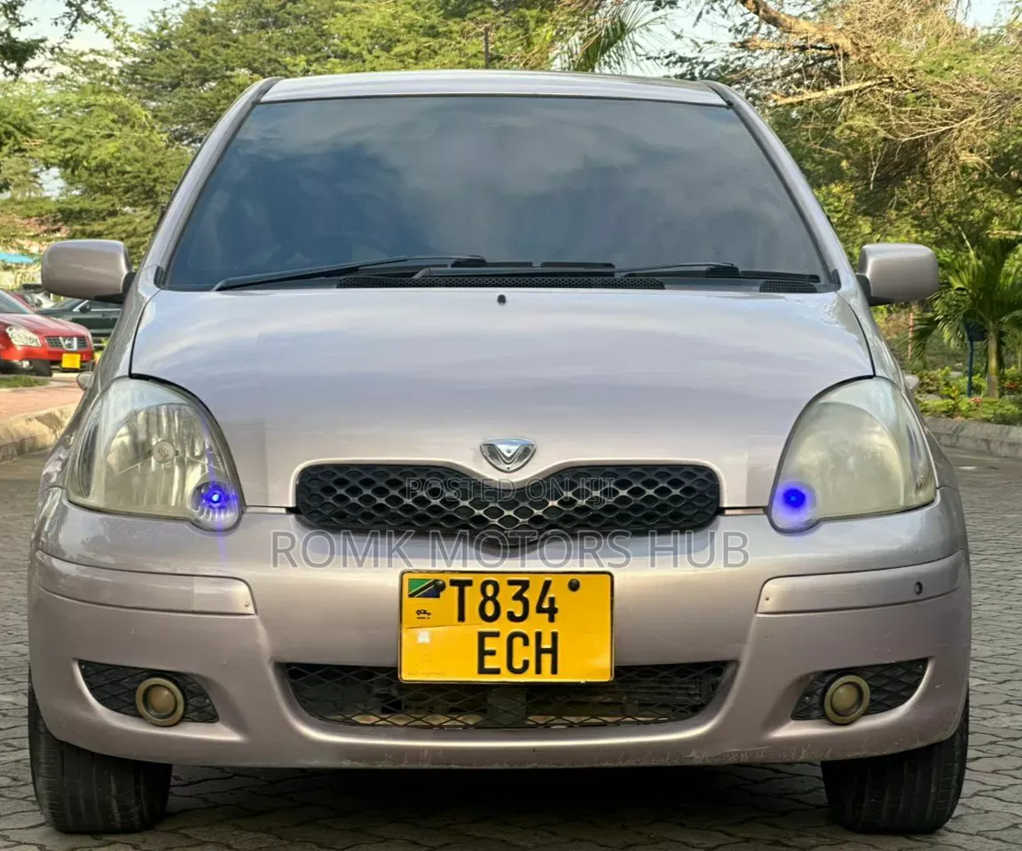 Toyota Vitz 2002 Silver