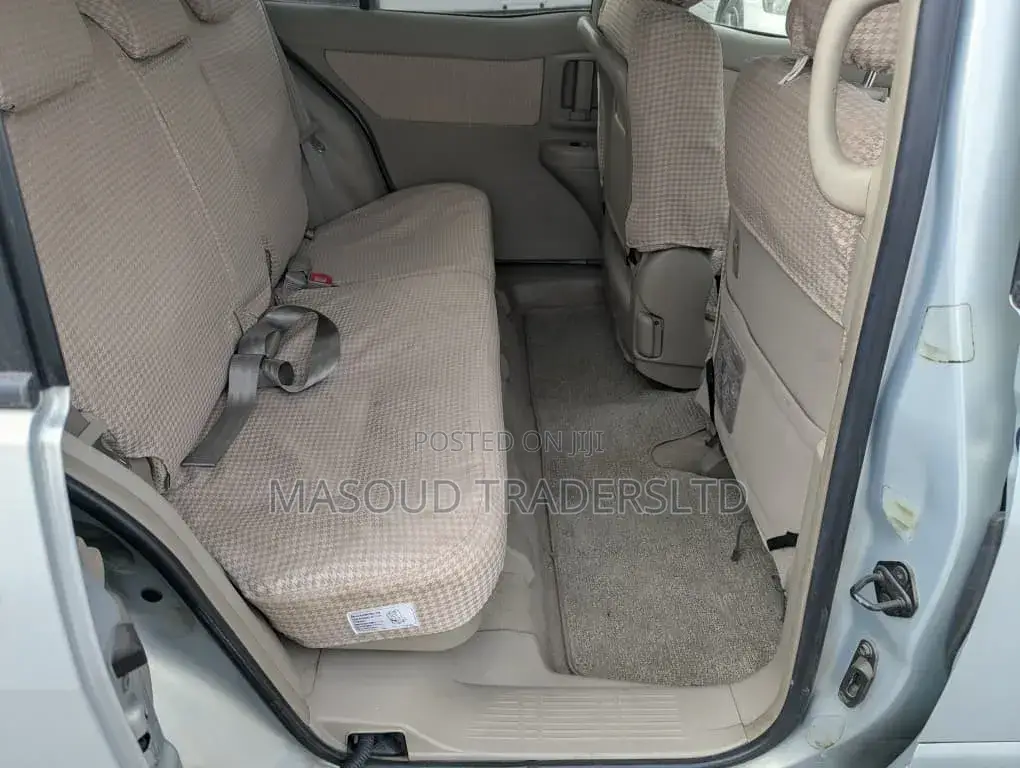 Toyota Raum 2010 Silver