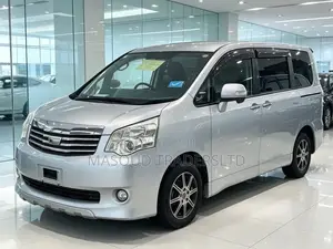 Toyota Noah 2010 Silver