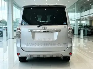 Toyota Noah 2010 Silver