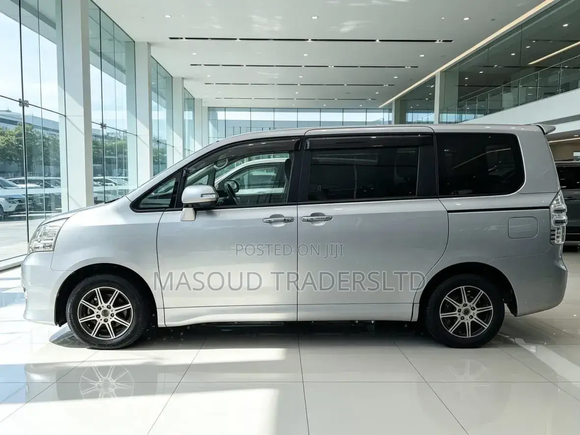 Toyota Noah 2010 Silver