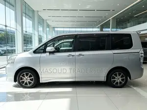 Toyota Noah 2010 Silver