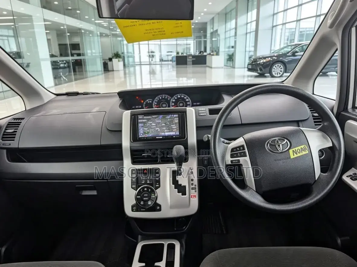 Toyota Noah 2010 Silver