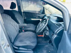 Toyota Ractis 2006 Silver