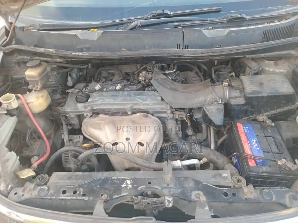 Toyota ISIS 2005 Silver