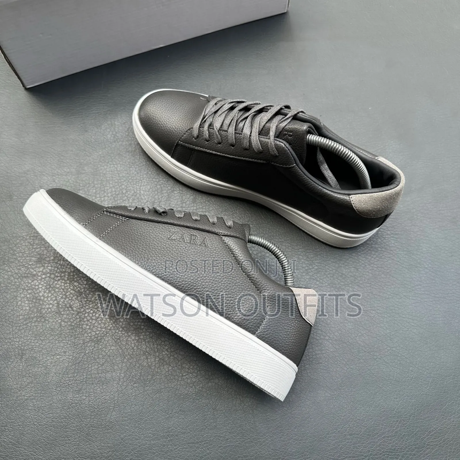 Men's Leather Footwears or Shoes 5 Colours Materials Class or Grade A