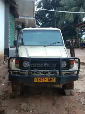 Toyota Land Cruiser 1998 Gold