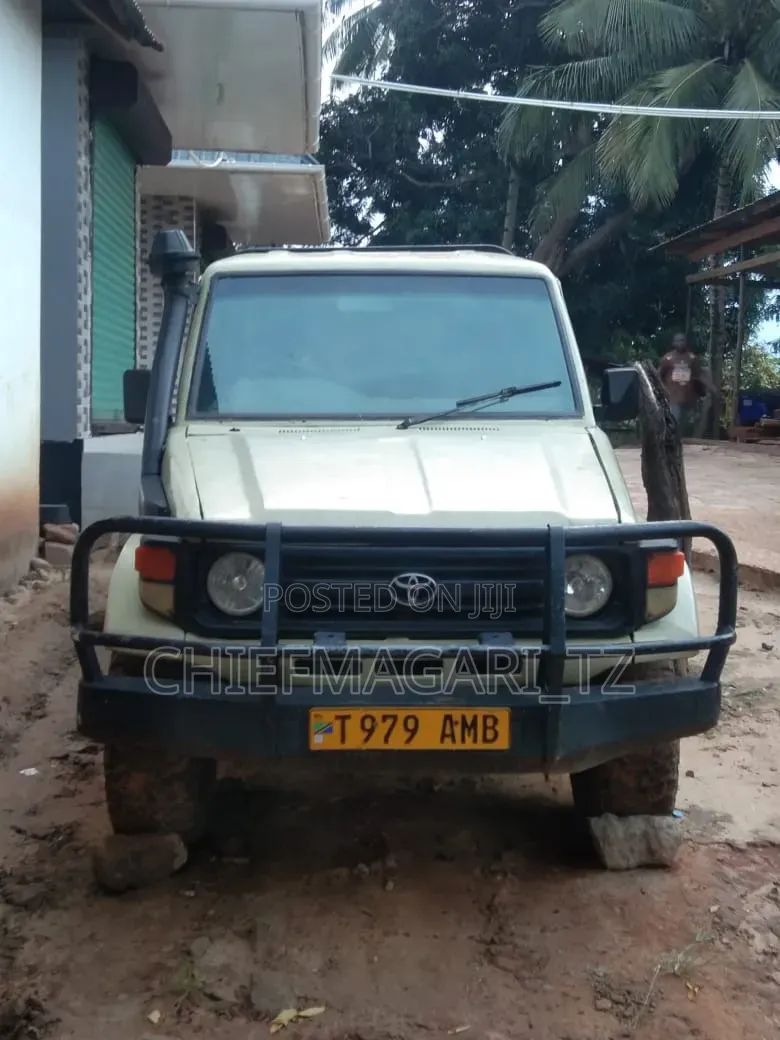 Toyota Land Cruiser 1998 Gold