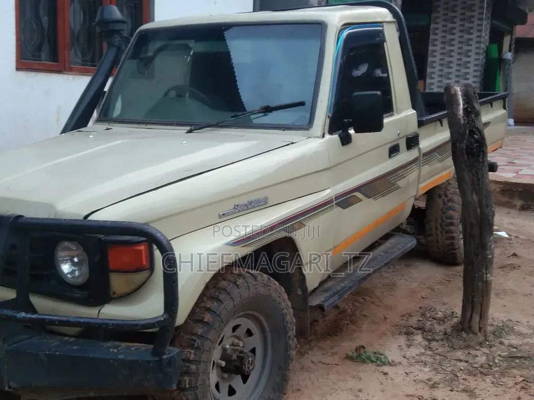 Toyota Land Cruiser 1998 Gold