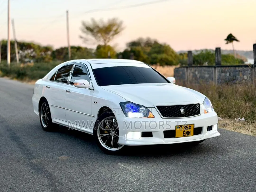 Toyota Crown 2006 White