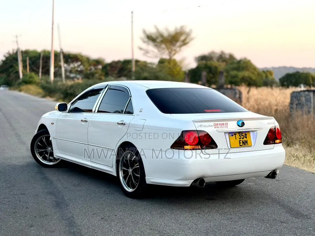 Toyota Crown 2006 White