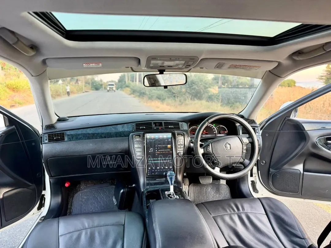 Toyota Crown 2006 White