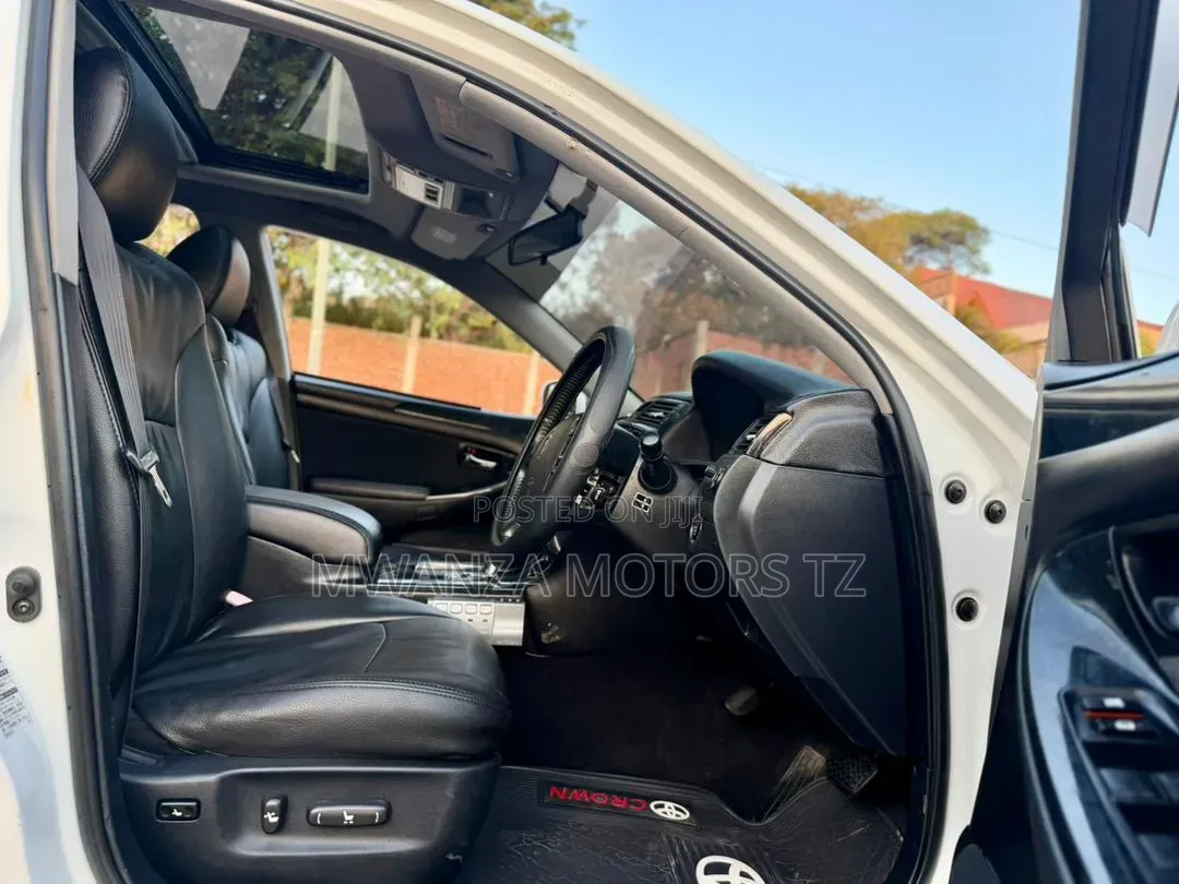 Toyota Crown 2006 White