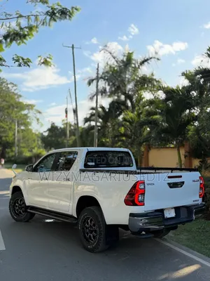 Toyota Hilux 2021 Off white