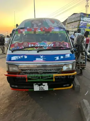 Toyota HiAce 2002 White